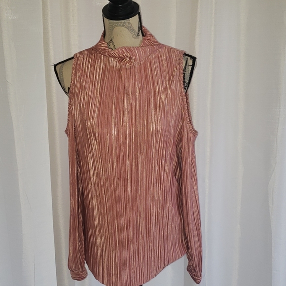 rose and grey Tops - ⭐Cold Shoulder Blouse⭐